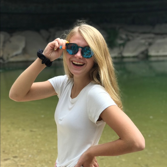 Meet your Posher, Willow - Picture 4 of 4